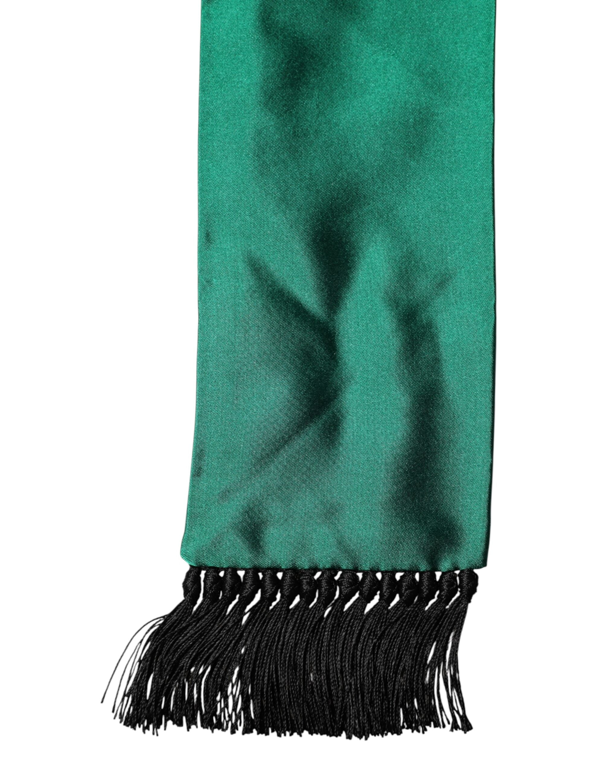 Zelený hedvábný šál s třásněmi