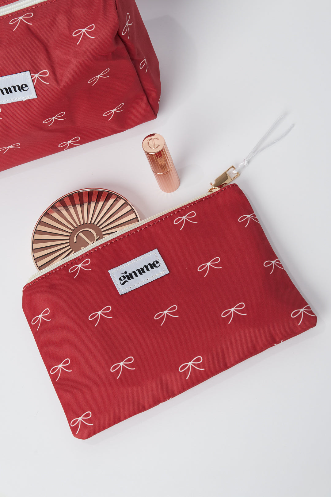 Flat toiletry bag with bows