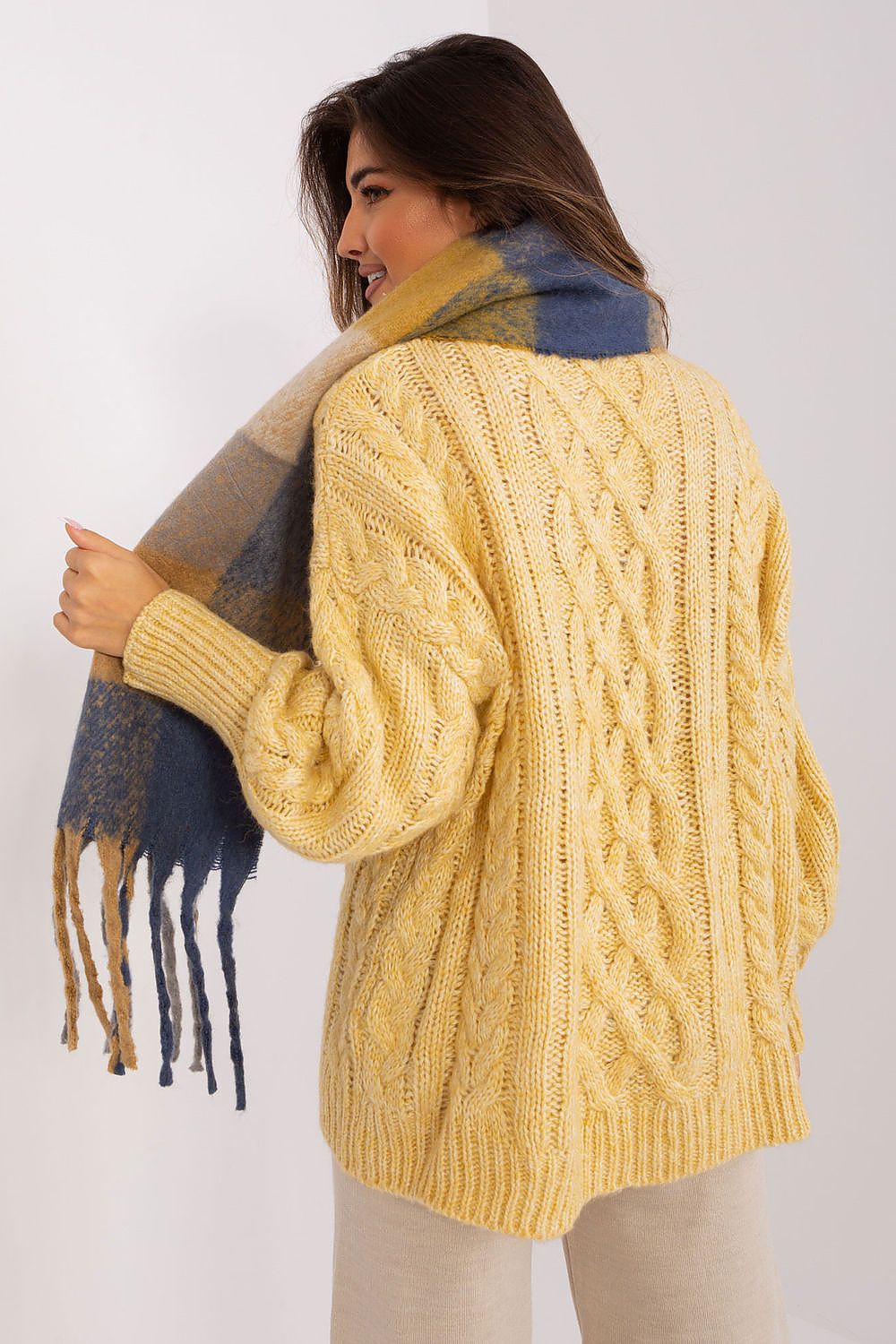 Shawl model 191726 AT