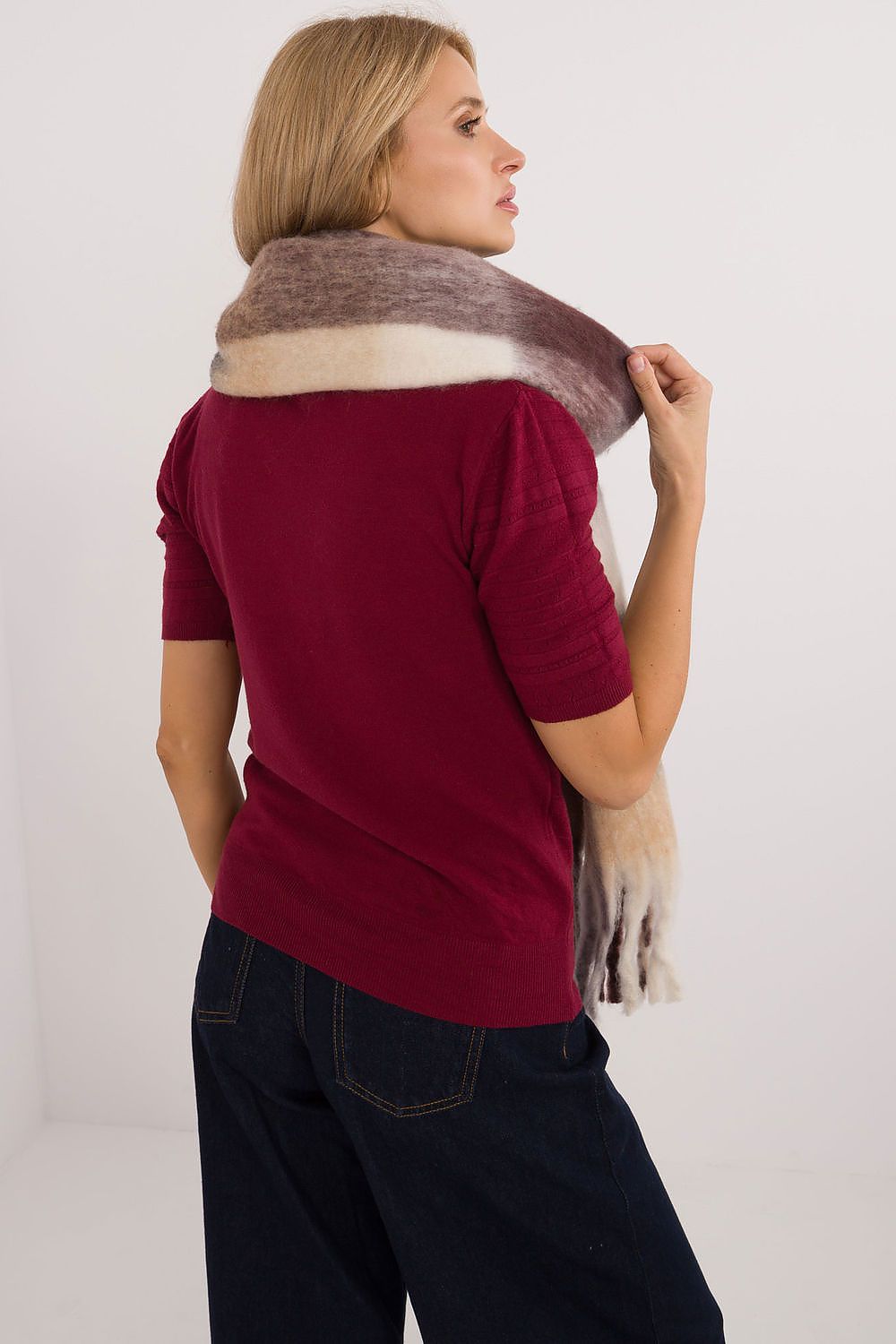 Shawl model 200280 AT