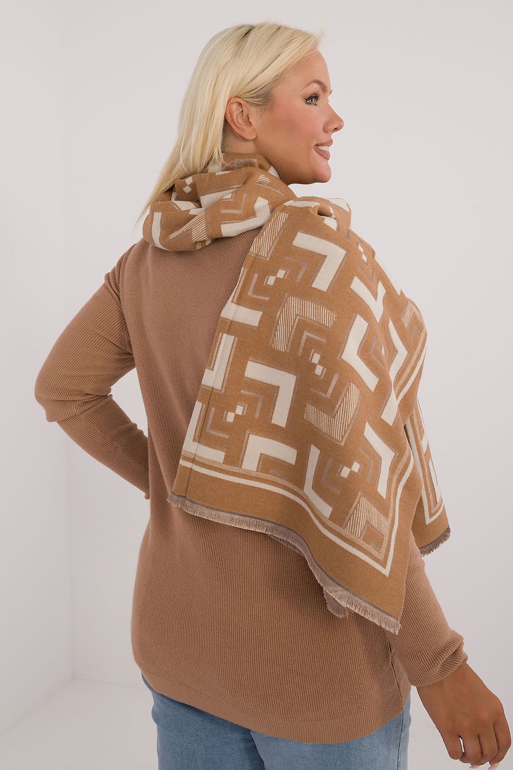 Shawl model 200539 AT