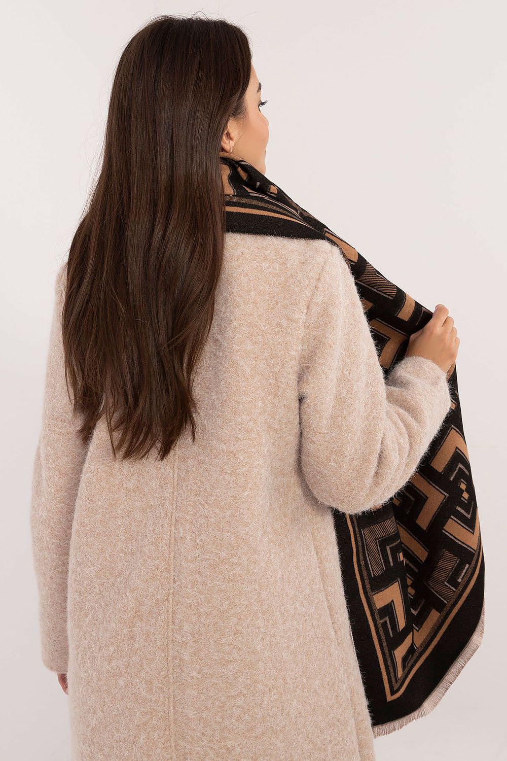 Shawl model 205967 AT