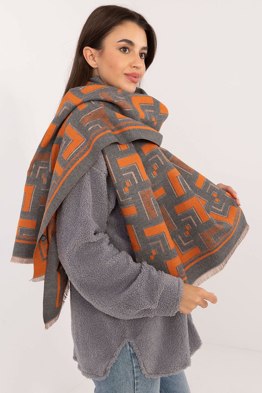 Shawl model 205968 AT