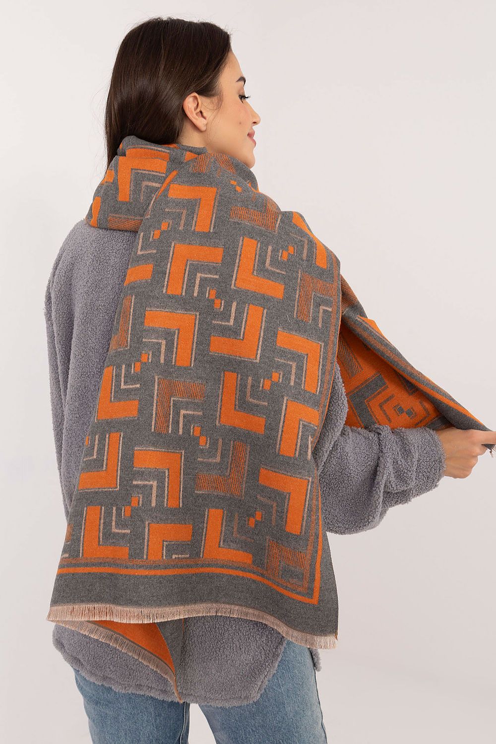 Shawl model 205968 AT