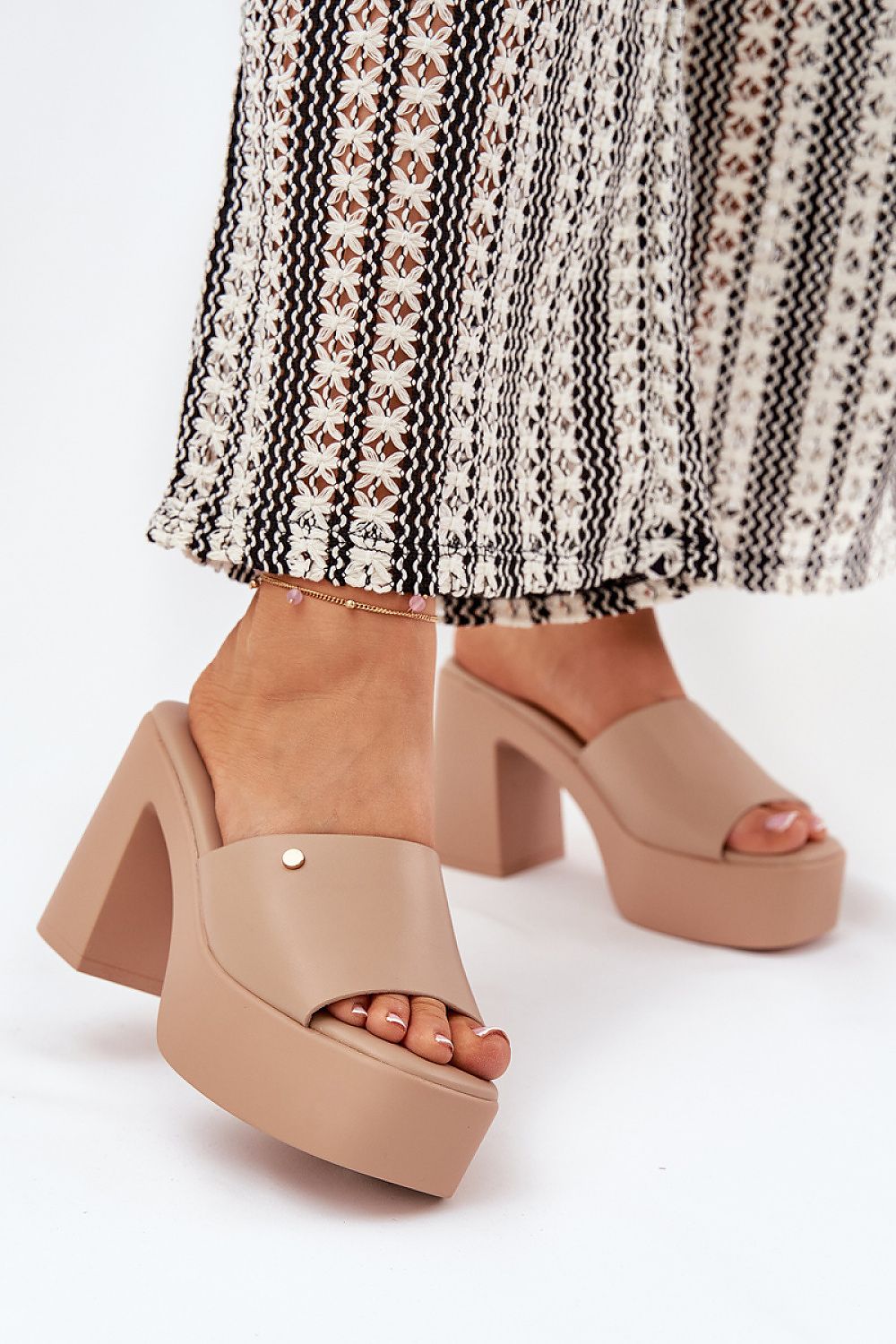 Heeled sandals model 209944 Step in style
