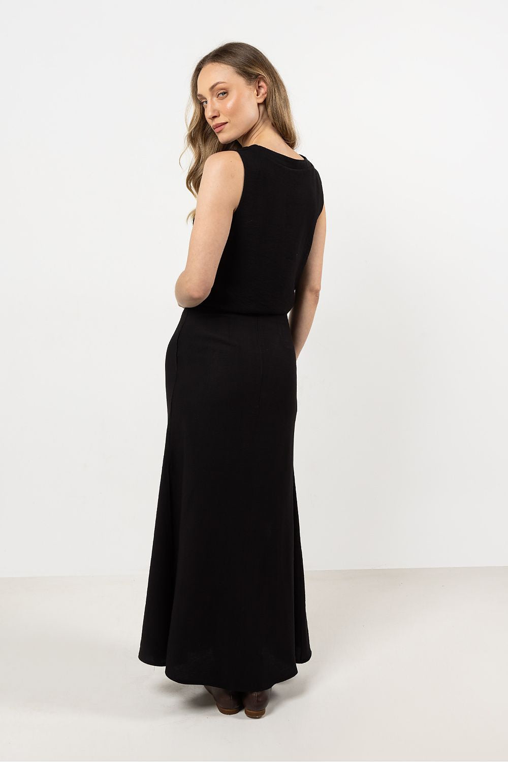 Long skirt model 212209 awama
