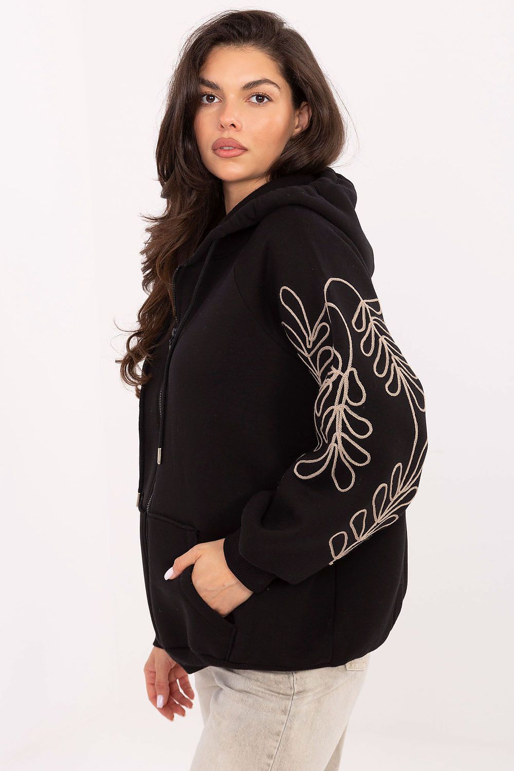 Sweatshirt model 218247 Relevance