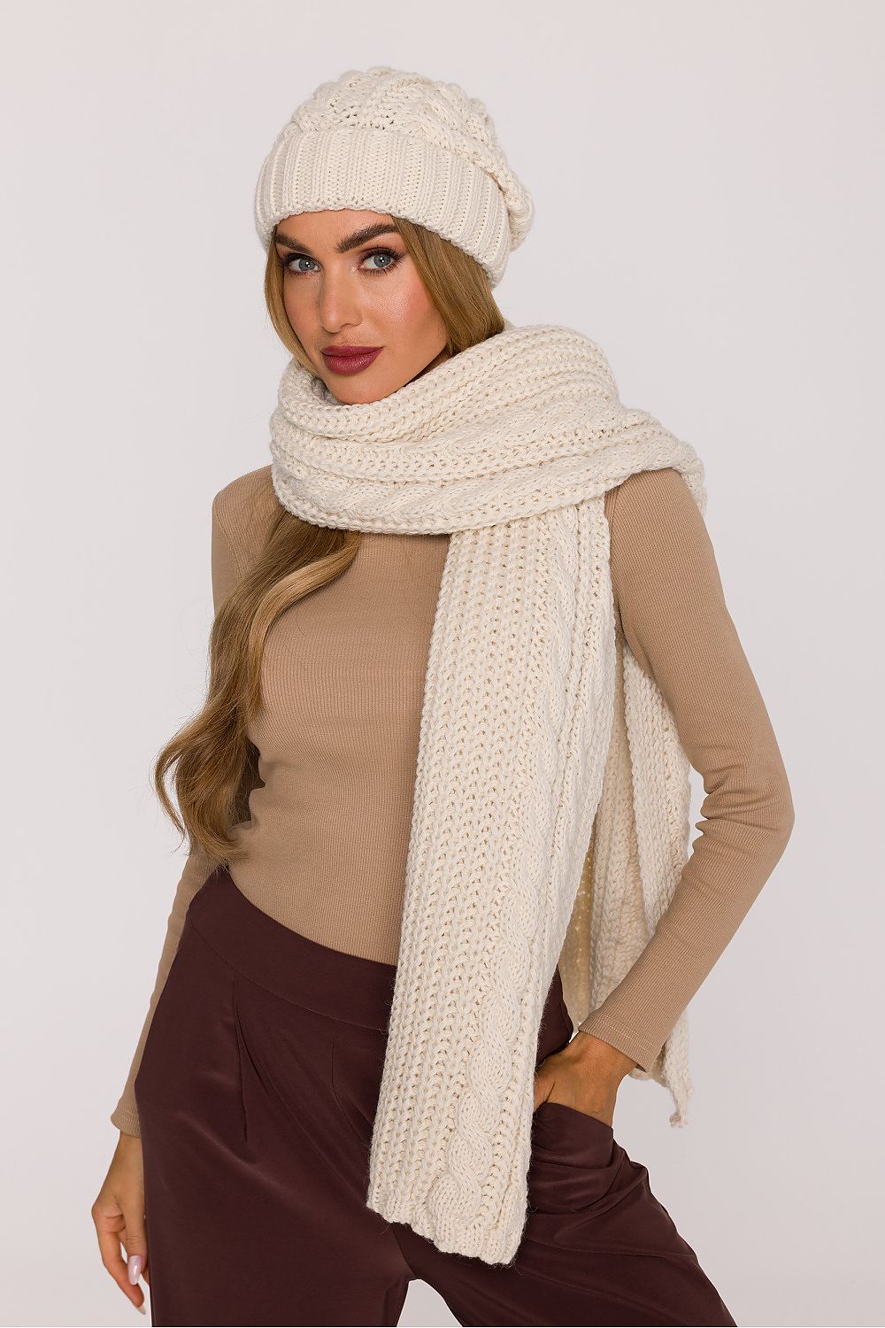 Shawl model 219541 Moe