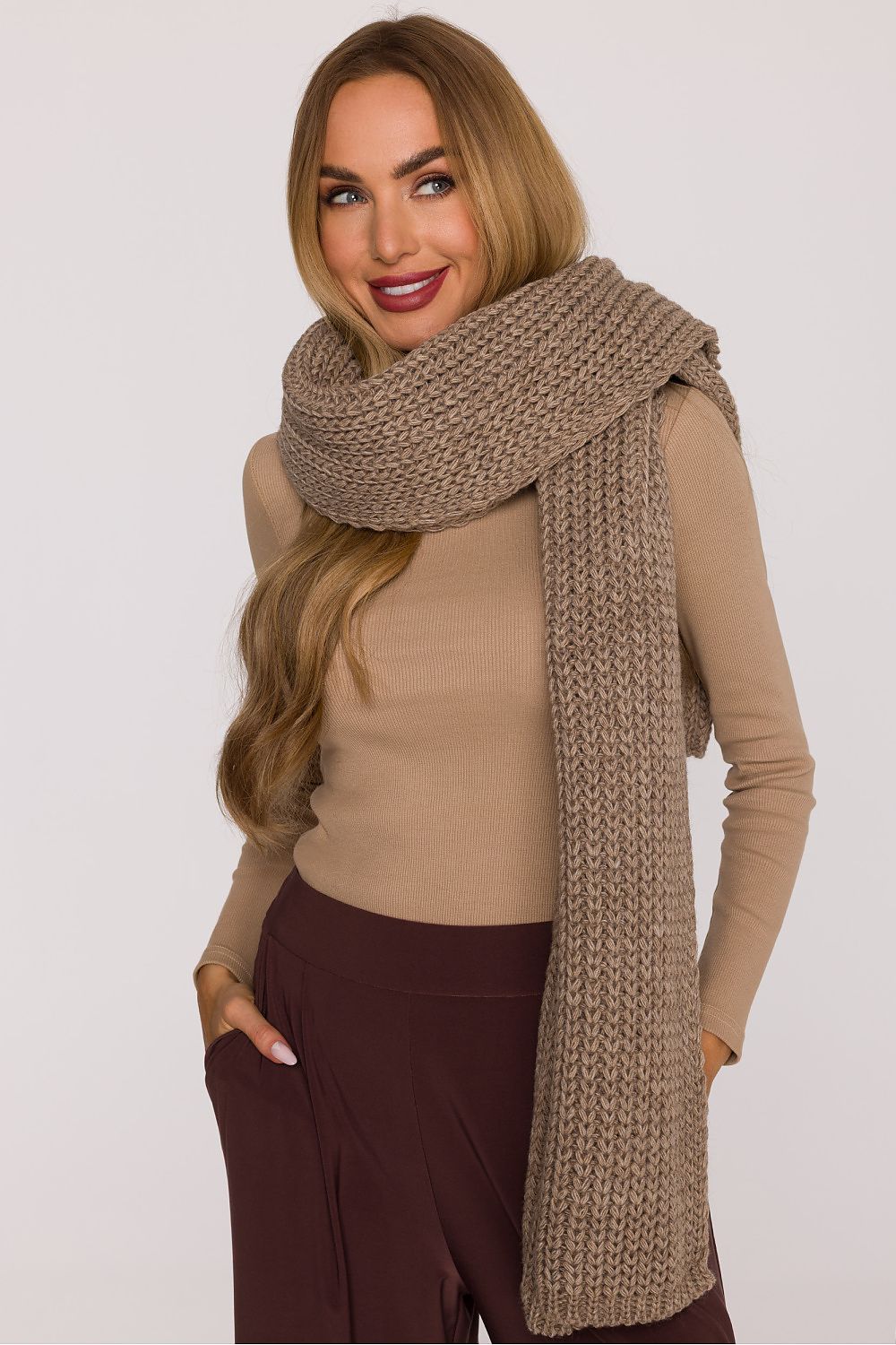 Shawl model 219553 Moe