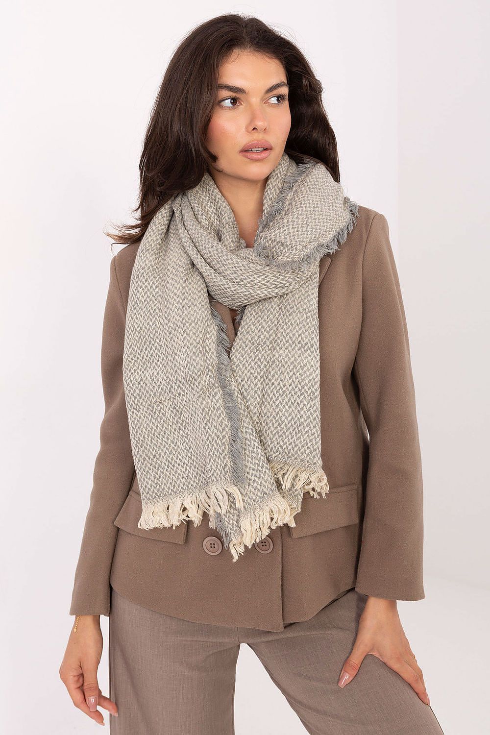 Shawl model 219616 AT