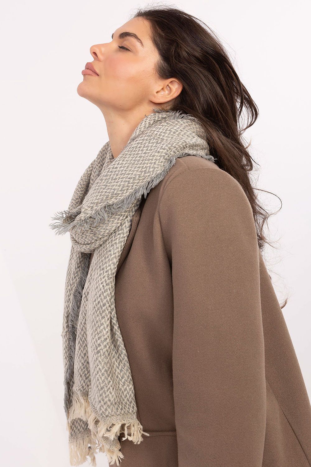 Shawl model 219616 AT