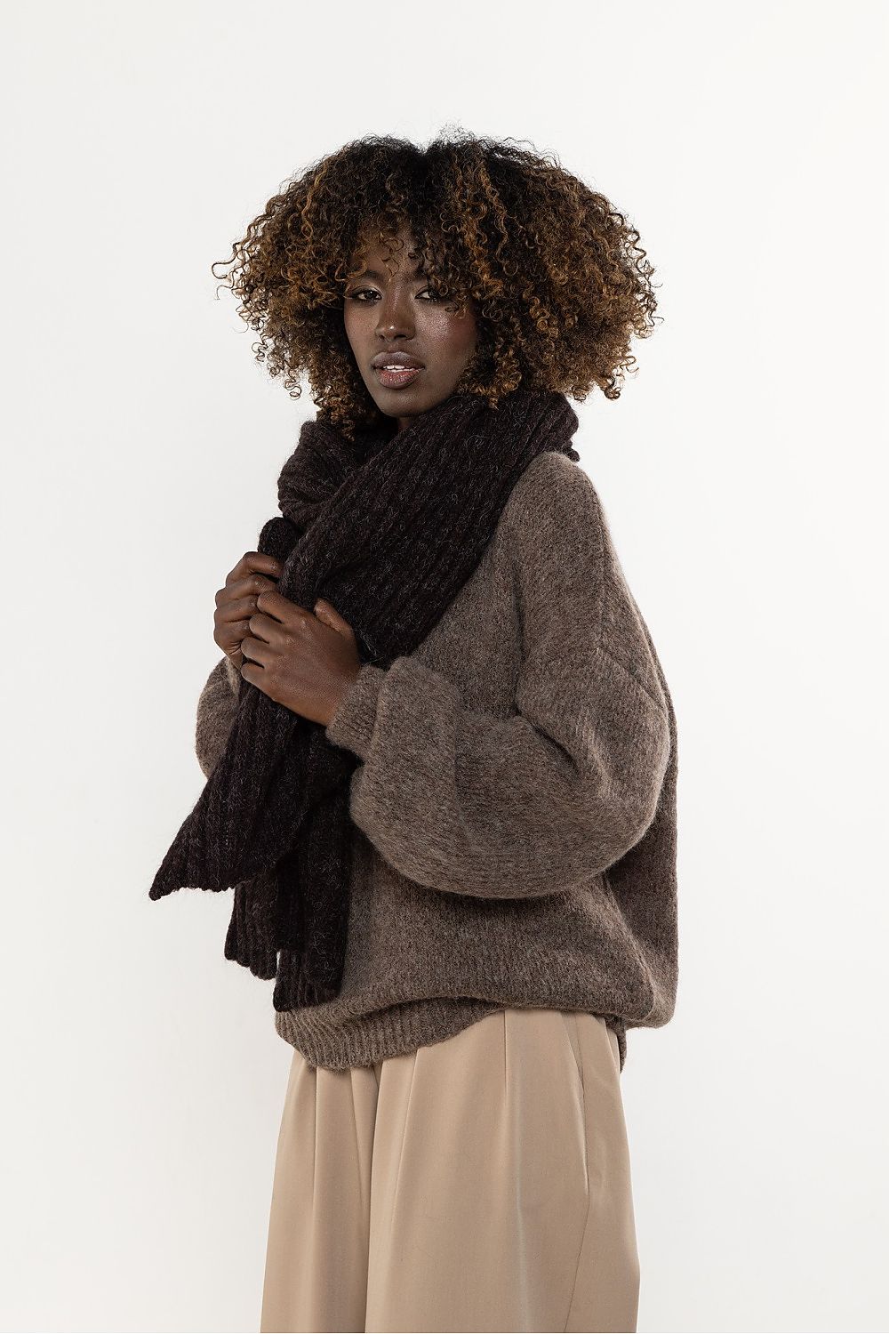 Shawl model 220842 awama