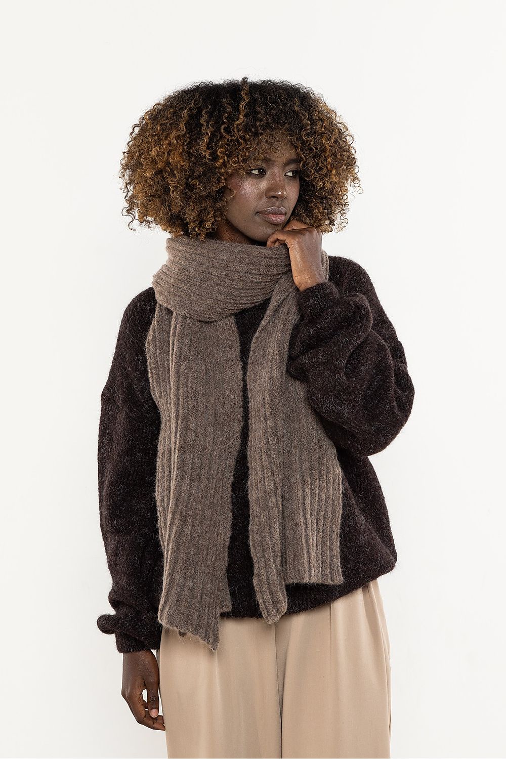Shawl model 220843 awama