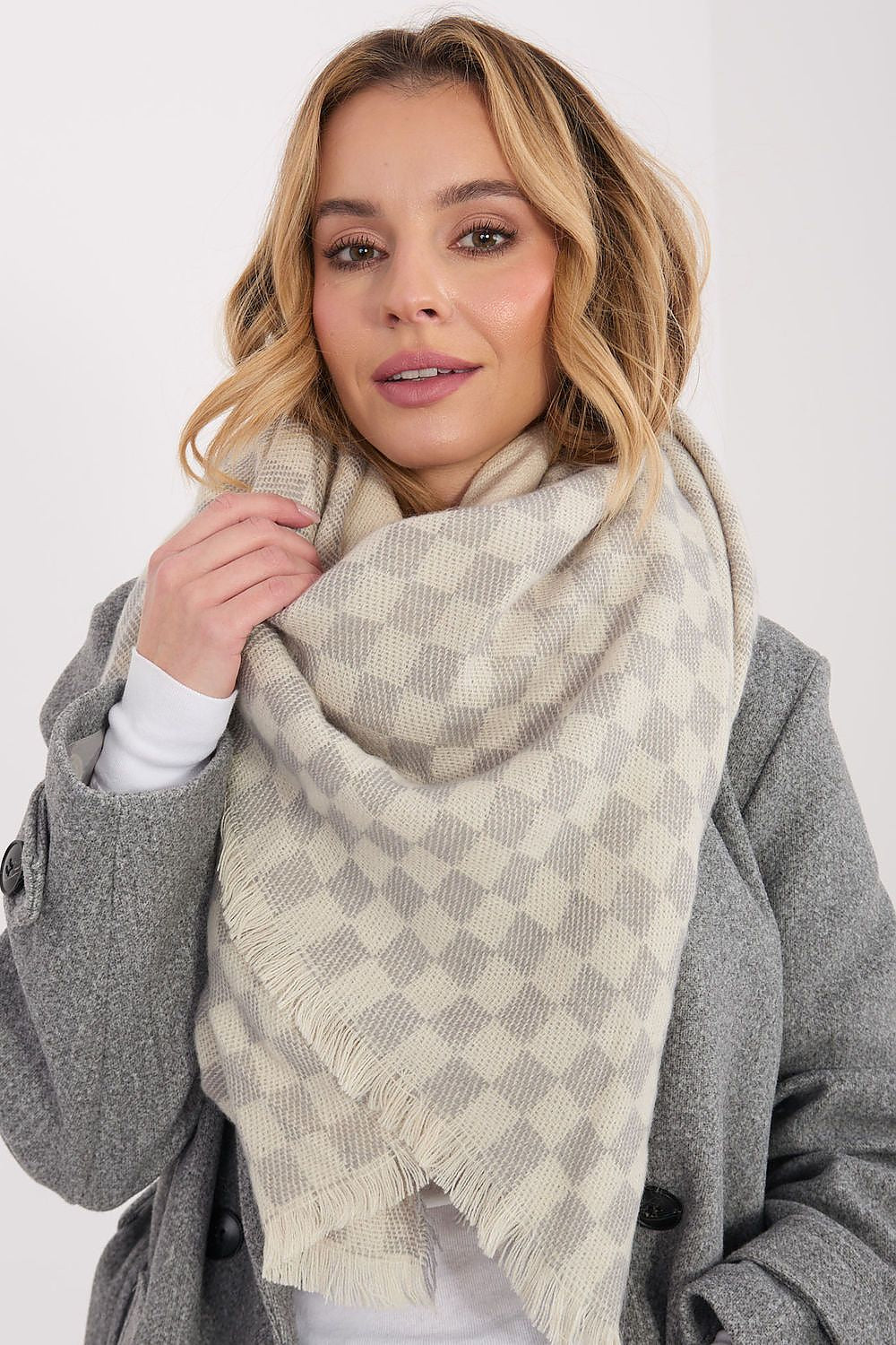 Shawl model 222302 AT