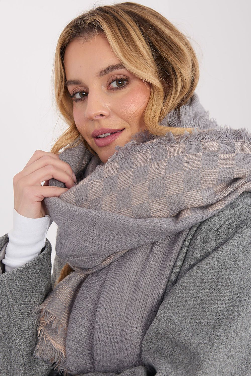 Shawl model 222305 AT