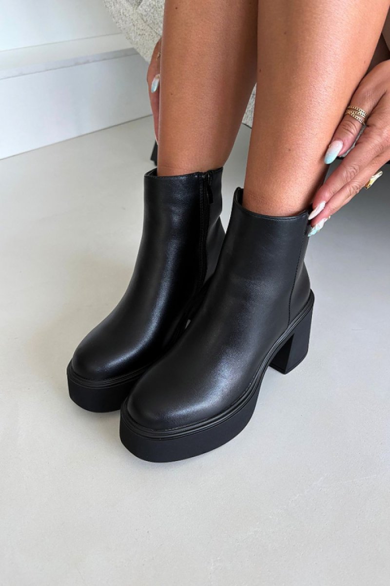 Platform boots Step in style - styloora.cz