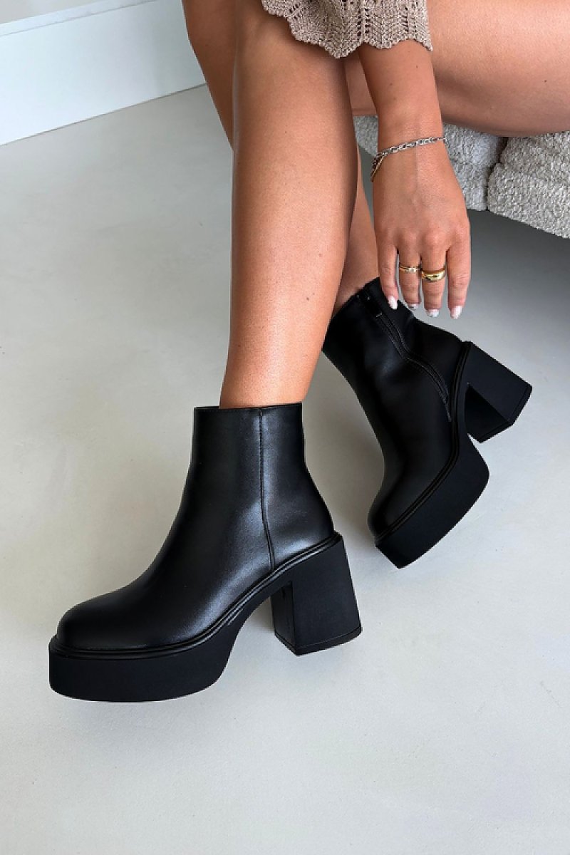 Platform boots Step in style - styloora.cz