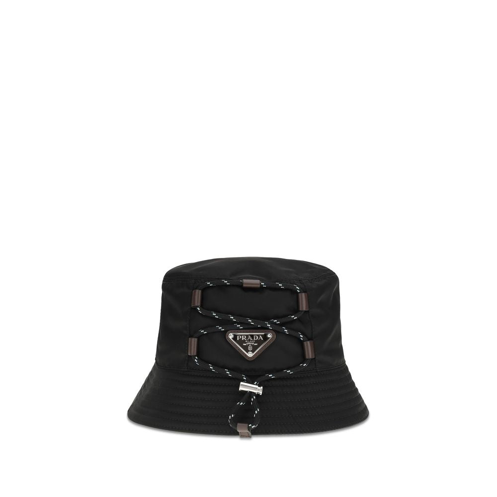 Černý klobouk typu „bucket hat“ z recyklovaného polyamidu