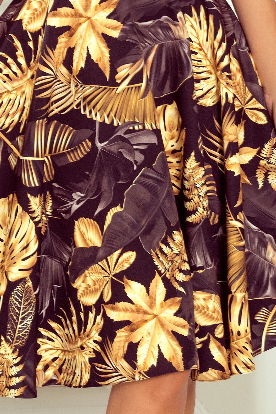Flared dress – heart-shaped neckline – Golden Leaves