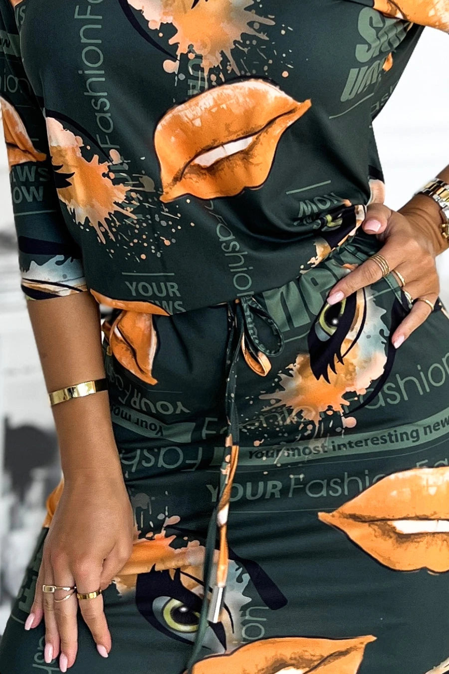 Sports dress with pockets – Green With Orange Lips