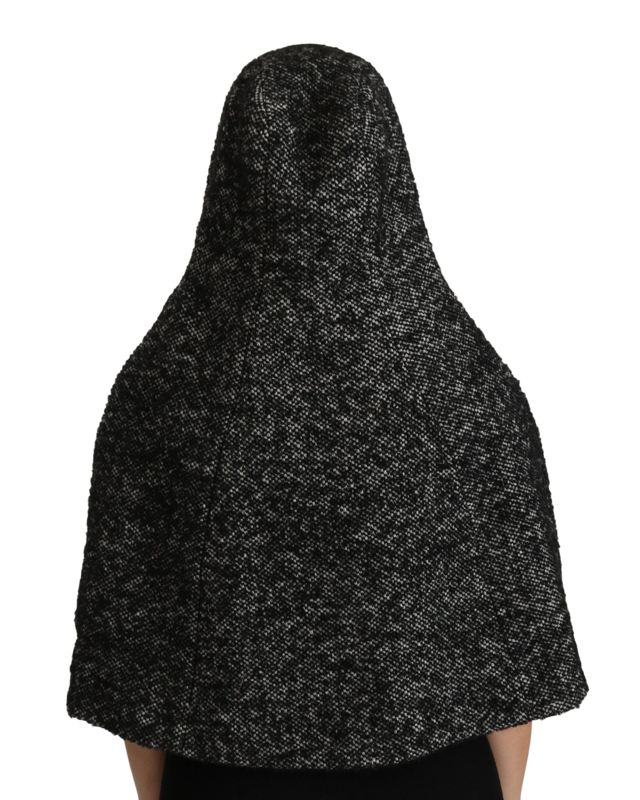 Šedý vlněný kaftan z tweetu