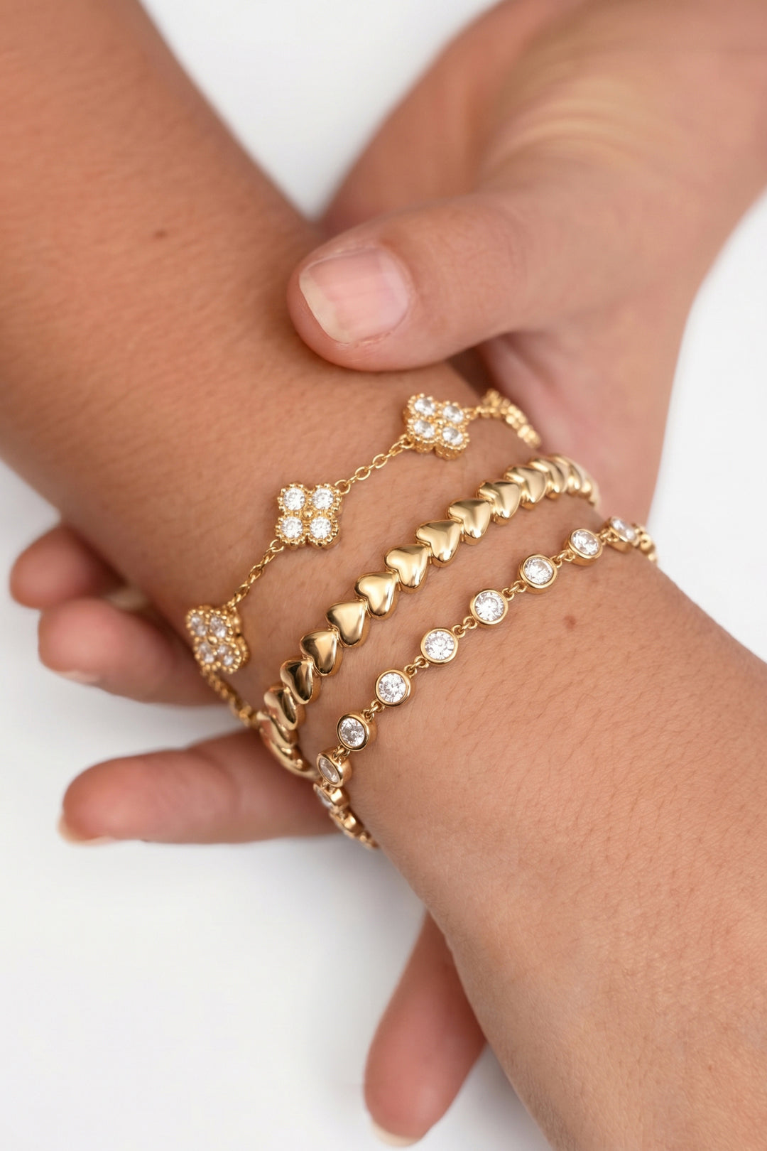 Bracelet with round cubic zirconia stones