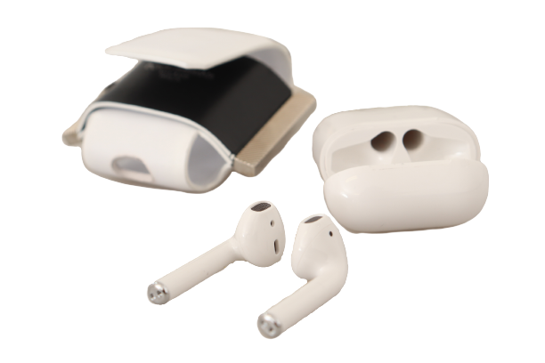 Bílý černý kožený řemínek, stříbrný kovový obal s logem pro Airpods