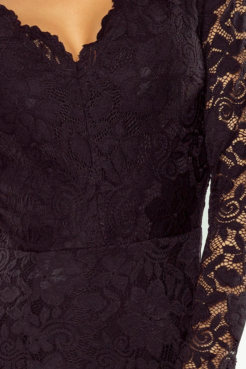 Lace dress with neckline – Black