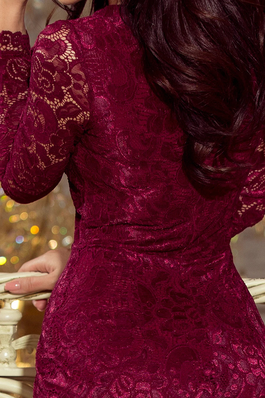 Lace dress with neckline – Burgundy Color