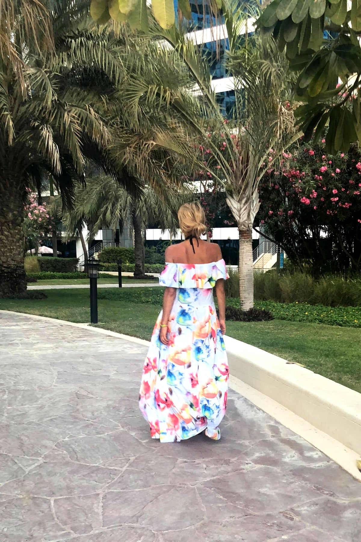 Long summer dress with a belt – Colorful Flower Pattern ?