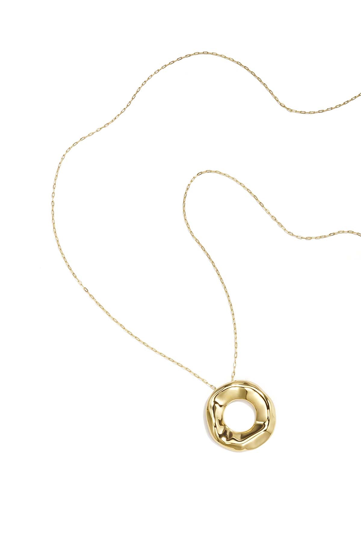 Long necklaces with a round pendant with a bumpy texture