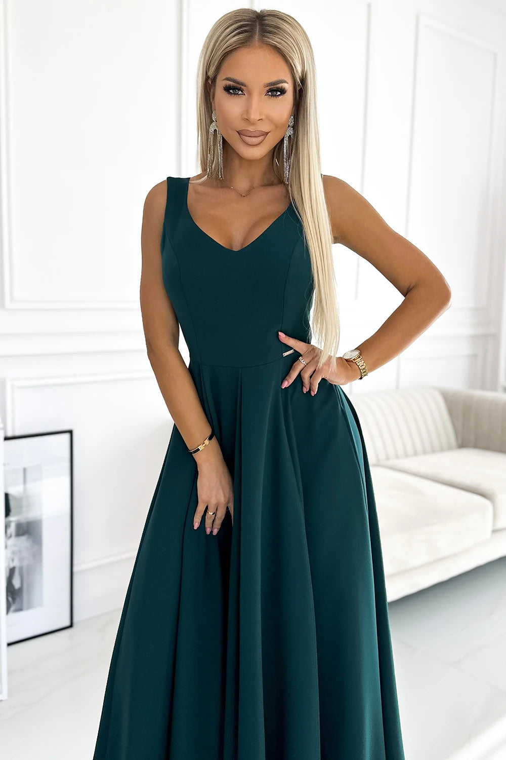 CINDY long elegant dress with a neckline – Green