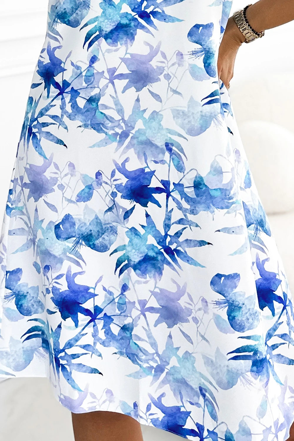 VICTORIA Trapeze white dress – Blue Pattern