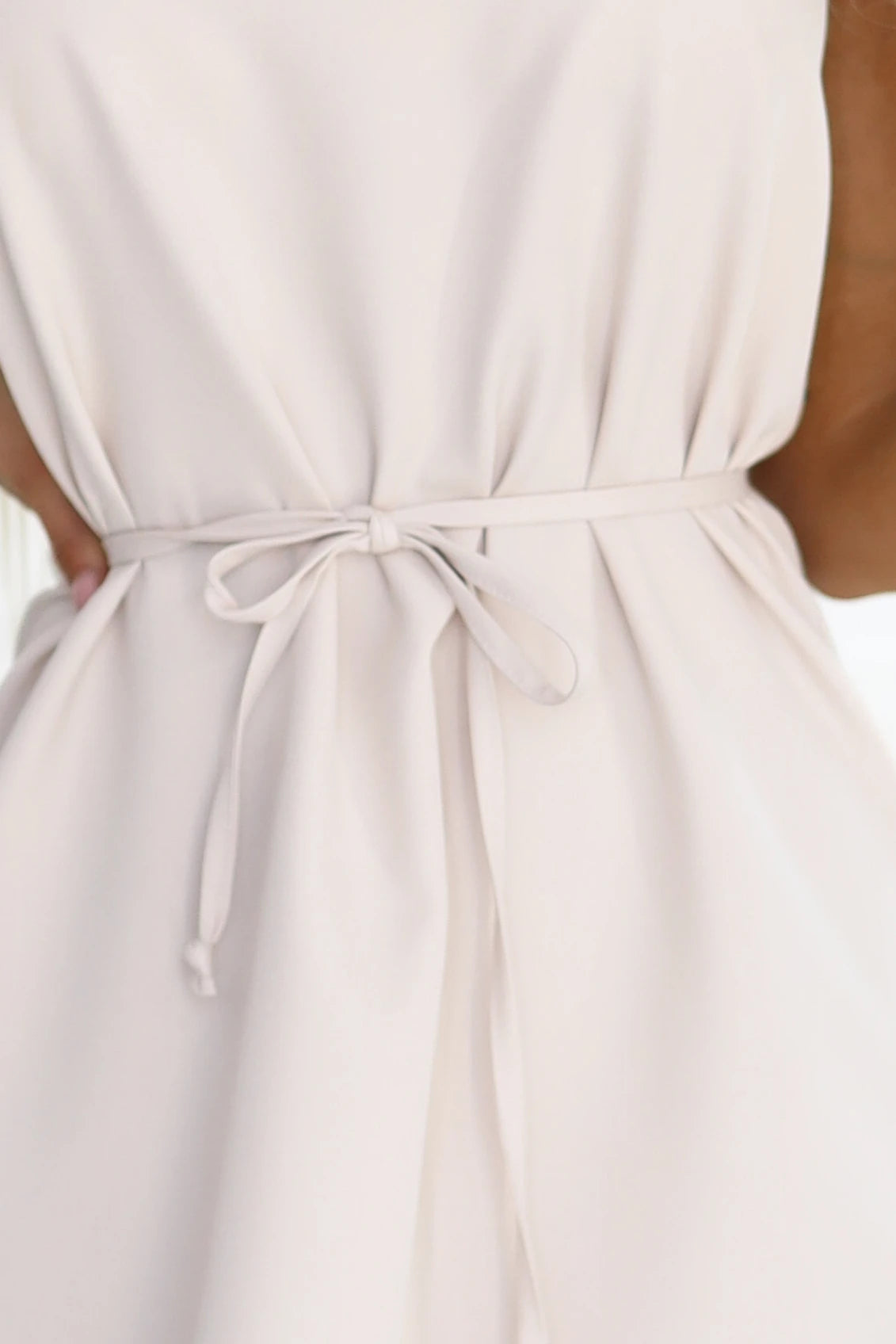 VICTORIA Sleeveless trapeze dress with a belt – Beige