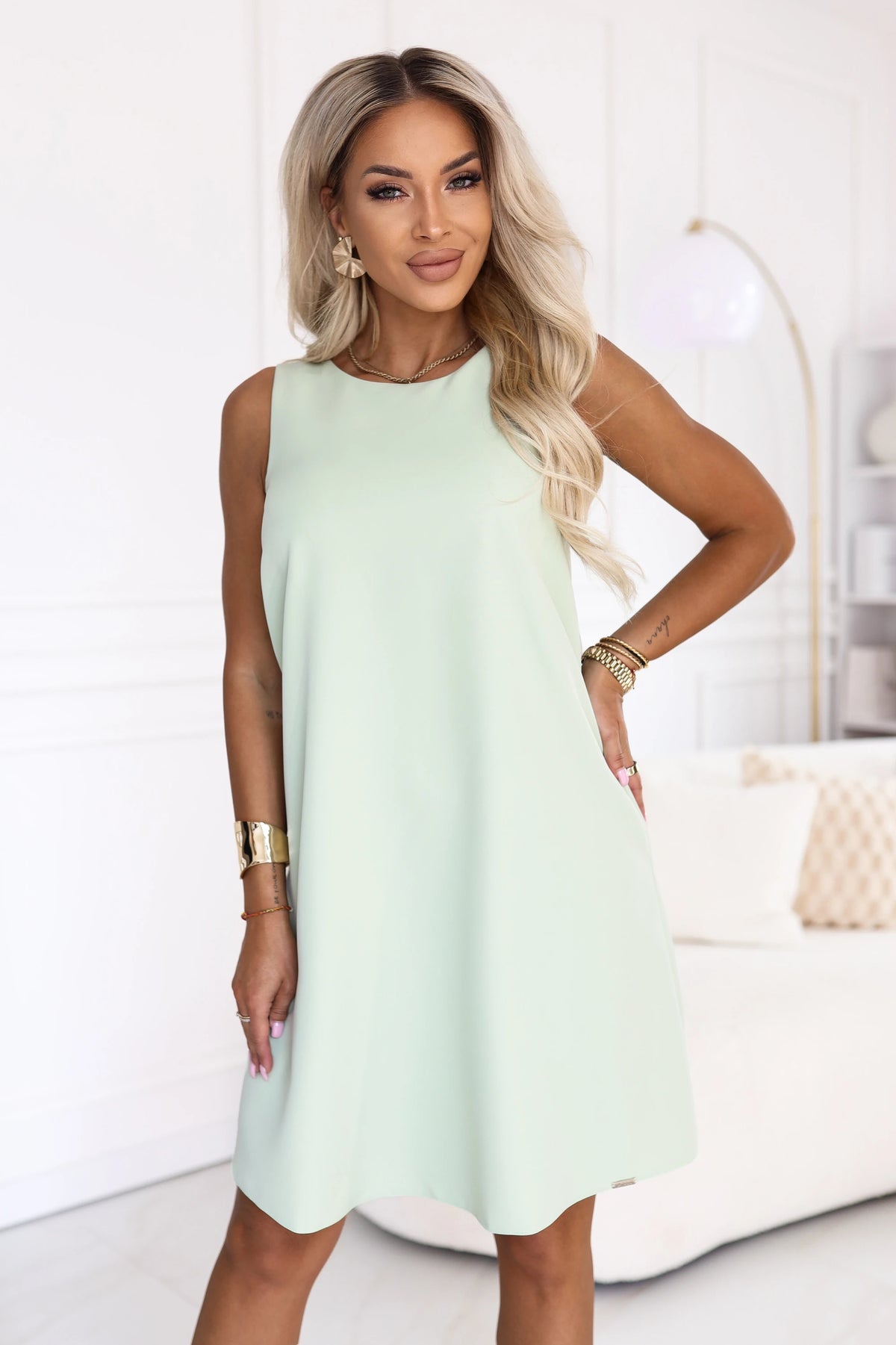 VICTORIA Trapeze dress without sleeves with a belt – Pistachio