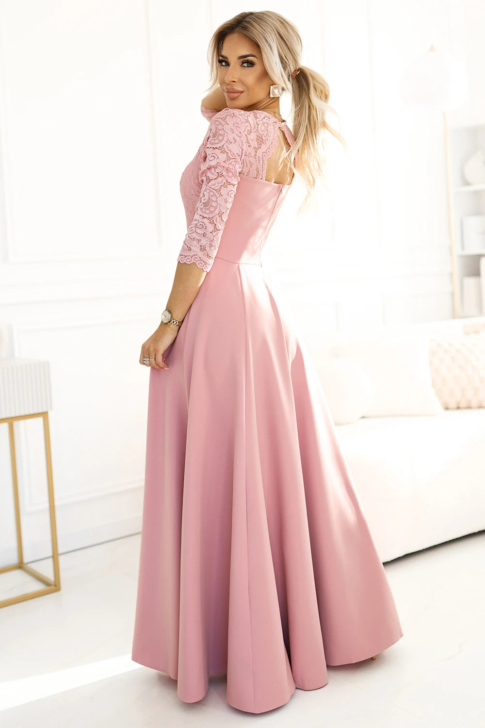 AMBER elegant long lace dress with a neckline – Powder Pink
