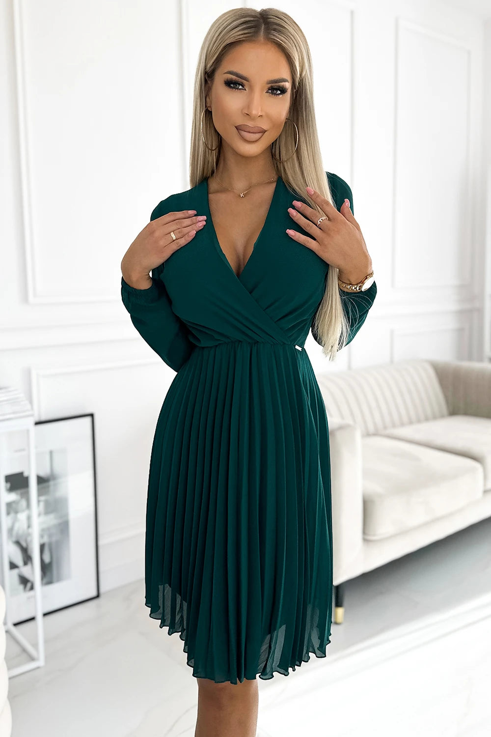 ISABELLE Pleated chiffon dress with a neckline – Green