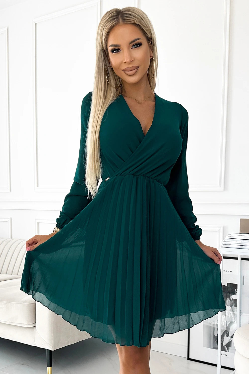 ISABELLE Pleated chiffon dress with a neckline – Green