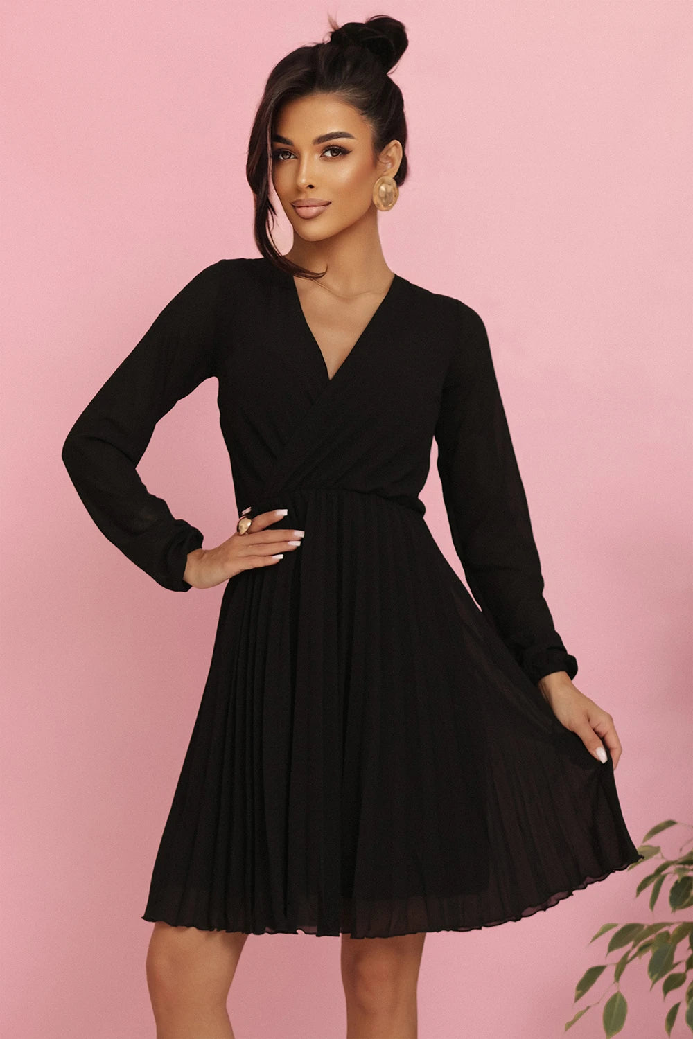 ISABELLE Polish Pleated Dress with Long Sleeves and Neckline – Black
