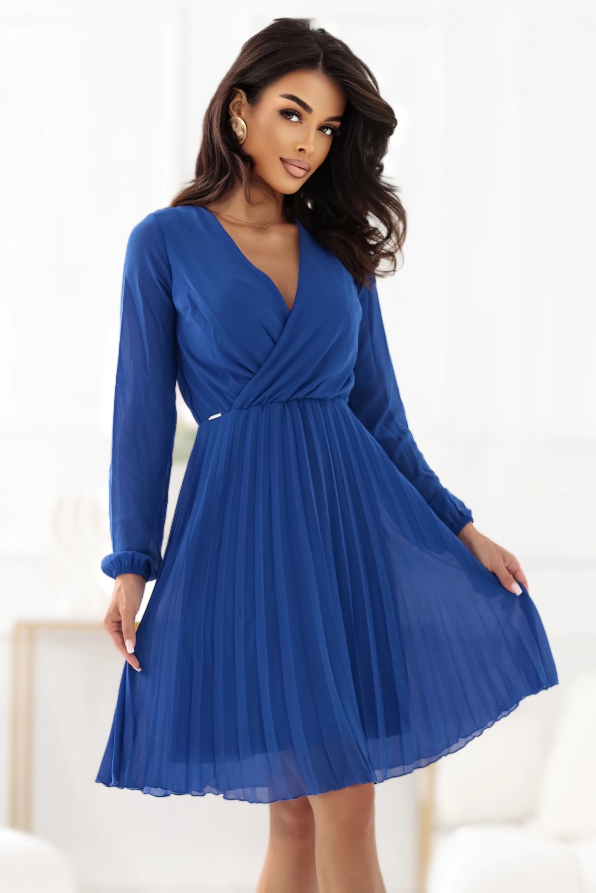 ISABELLE Elegant pleated dress with a neckline and long sleeves – Cornflower Blue