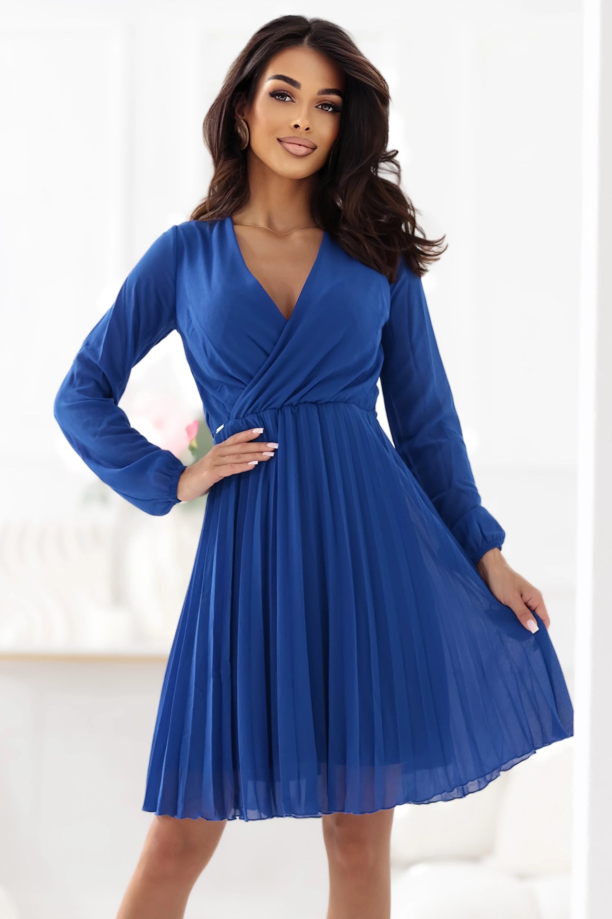 ISABELLE Elegant pleated dress with a neckline and long sleeves – Cornflower Blue