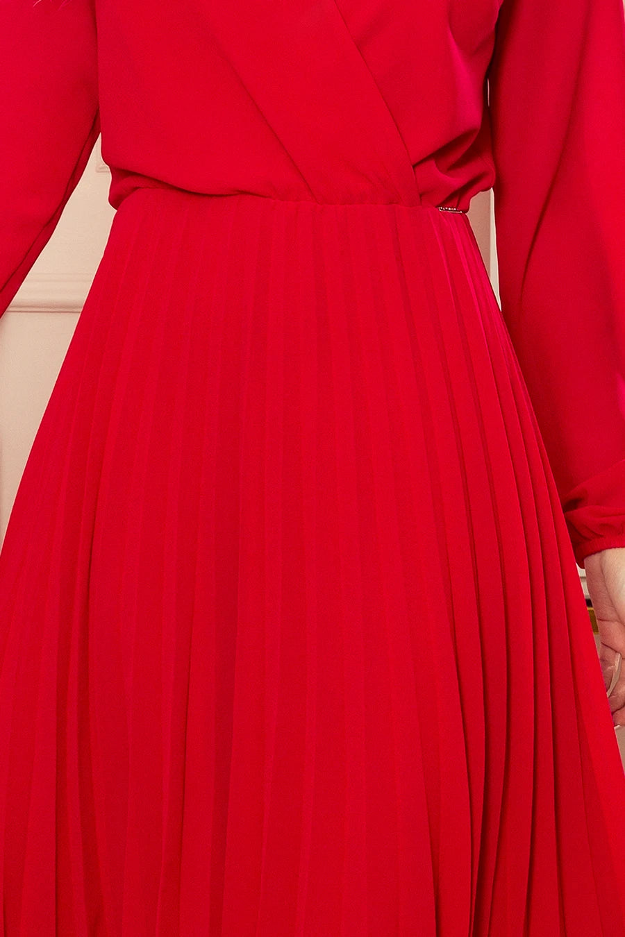 ISABELLE Pleated dress with neckline and long sleeve – Red