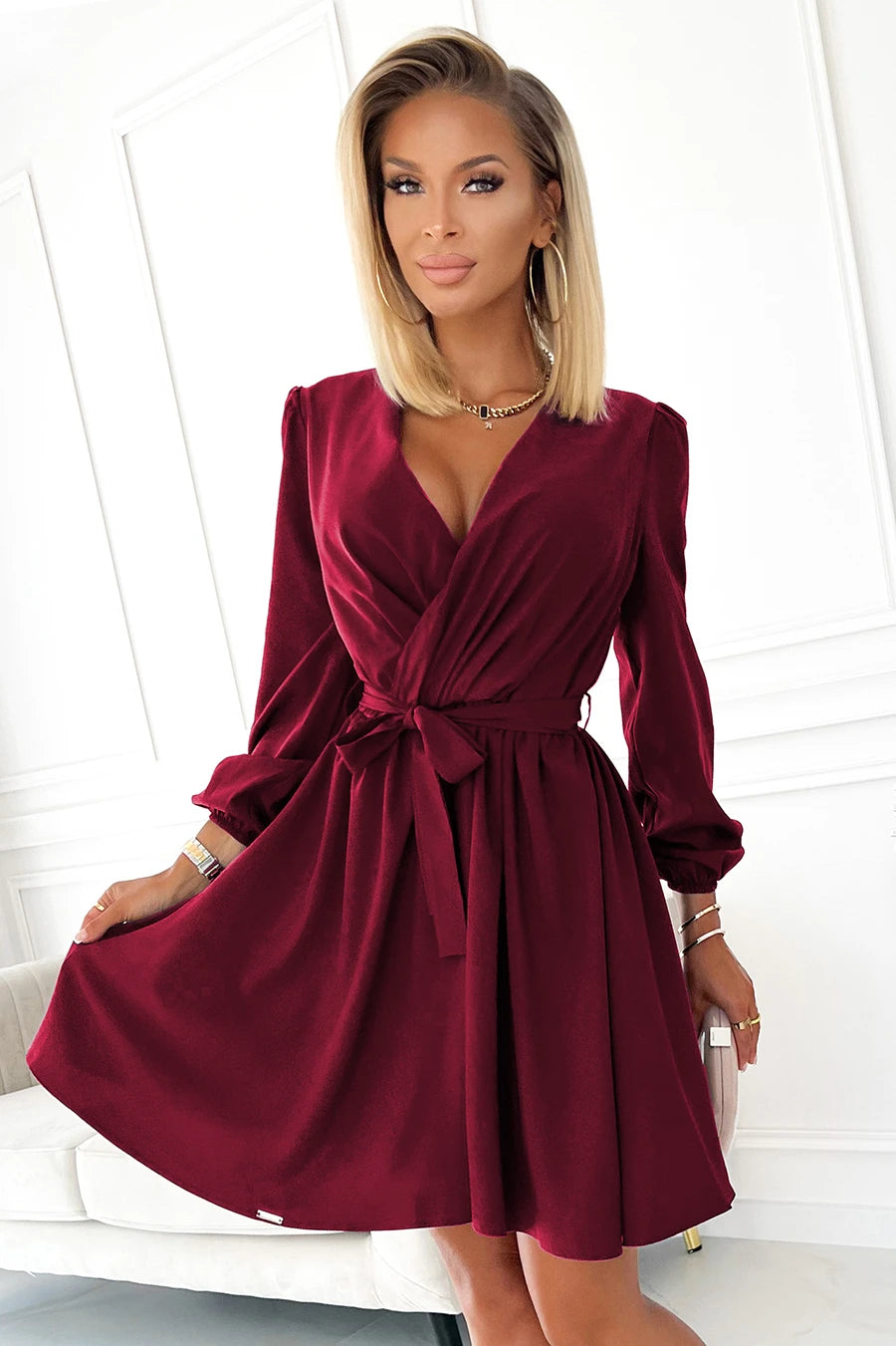 BINDY Feminine dress with a neckline – Burgundy