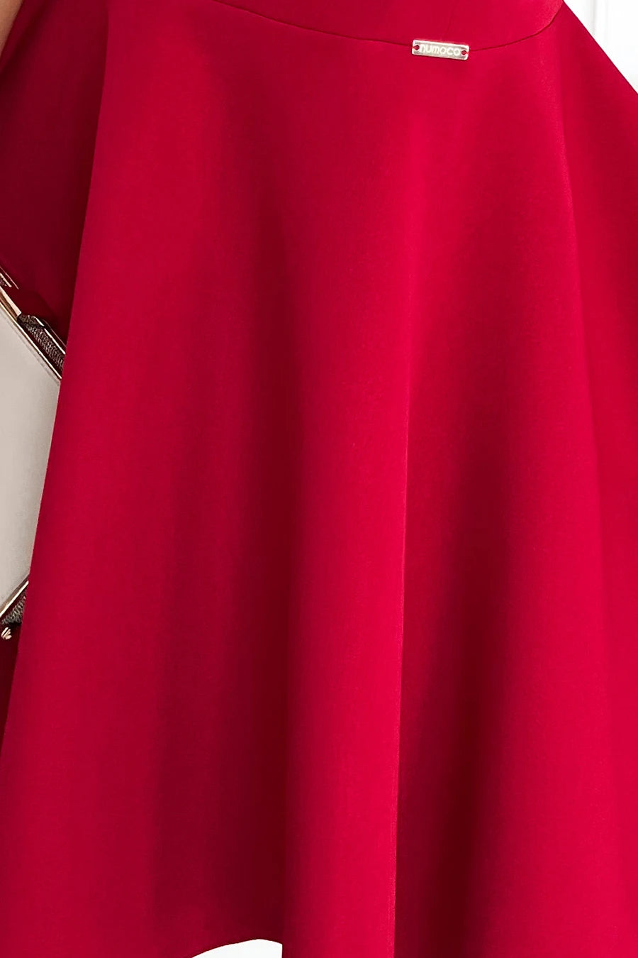 Elegant dress with a longer back – Red With Glitter