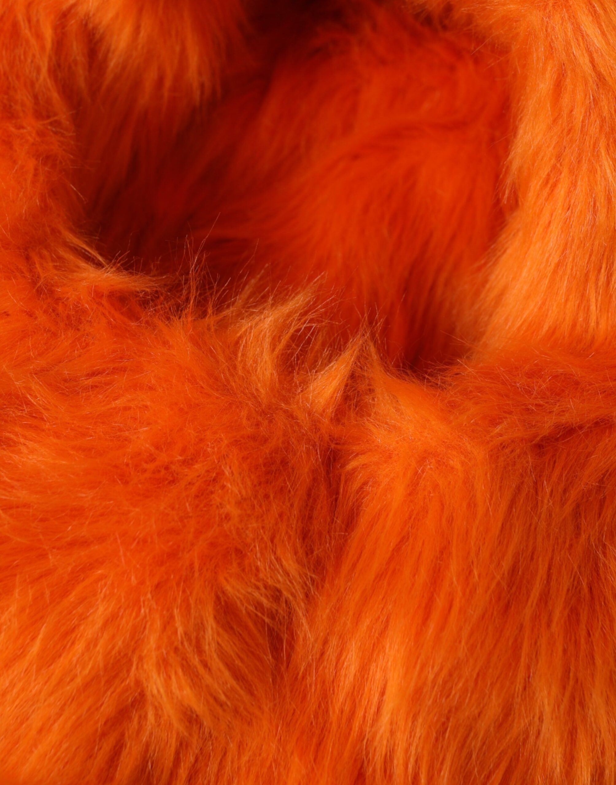 Oranžová čepice z umělé kožešiny na celou hlavu