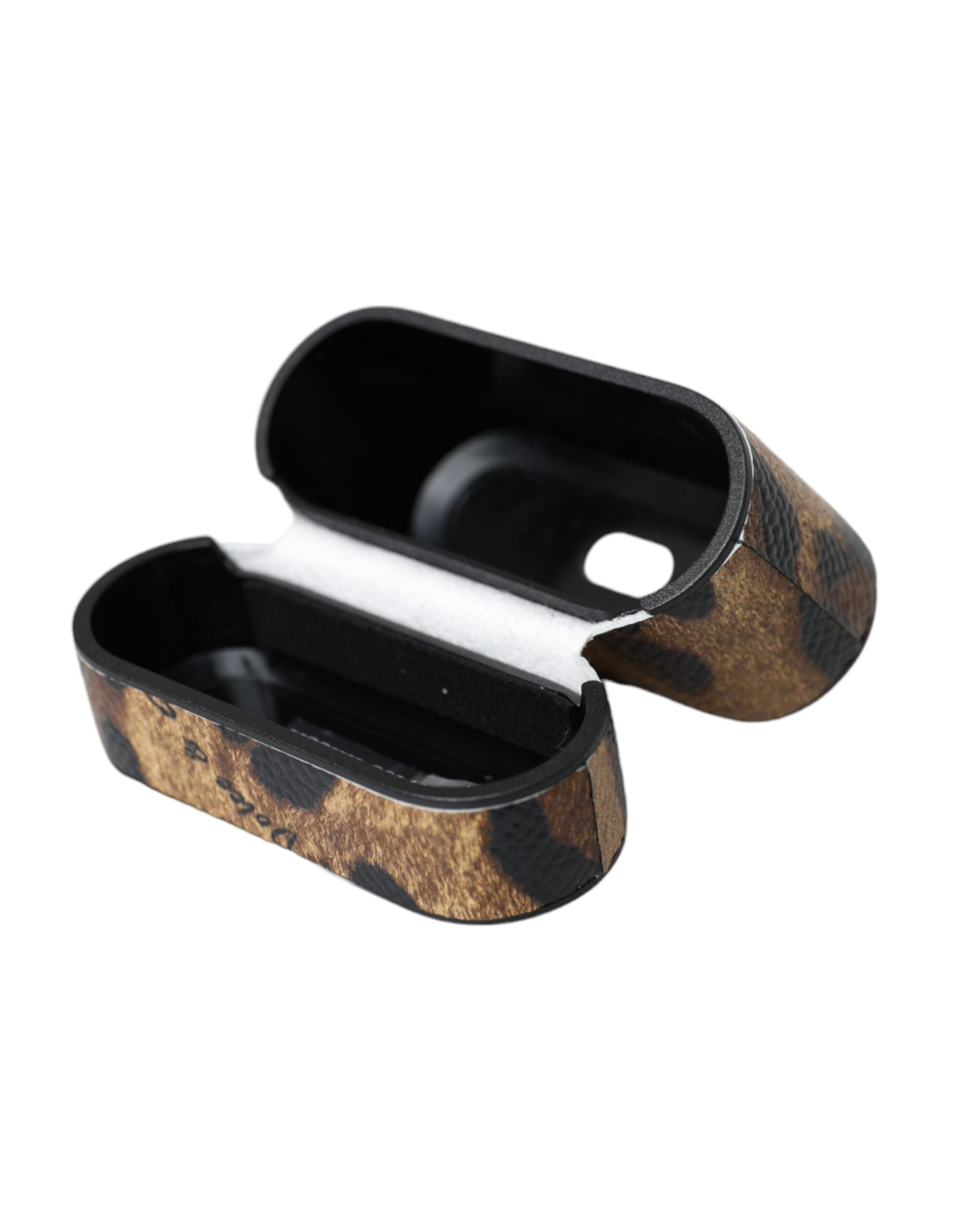 Hnědý leopardí kožený kryt na Airpods s kovovým logem a plaketou