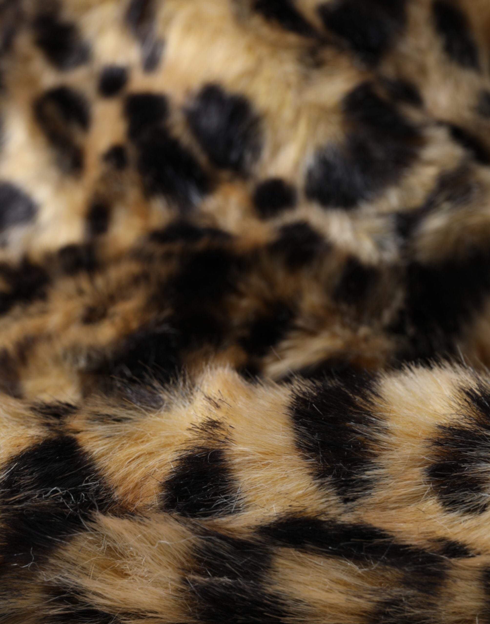 Dámský klobouk z hnědé leopardí kožešiny