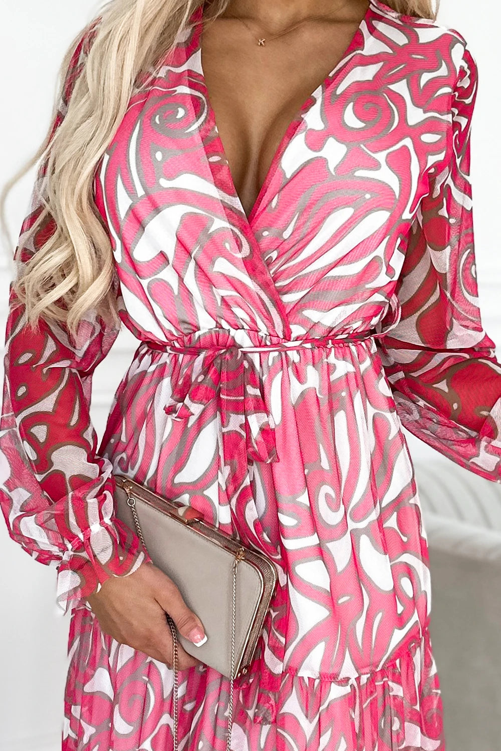 ENRICA Dress with a neckline and long sleeves – PINK WAVES – Mesh