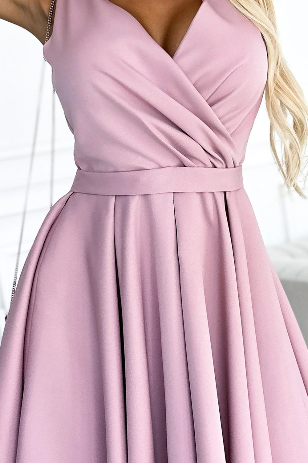 MAYA Dress with longer back, neckline and belt – Dirty Pink