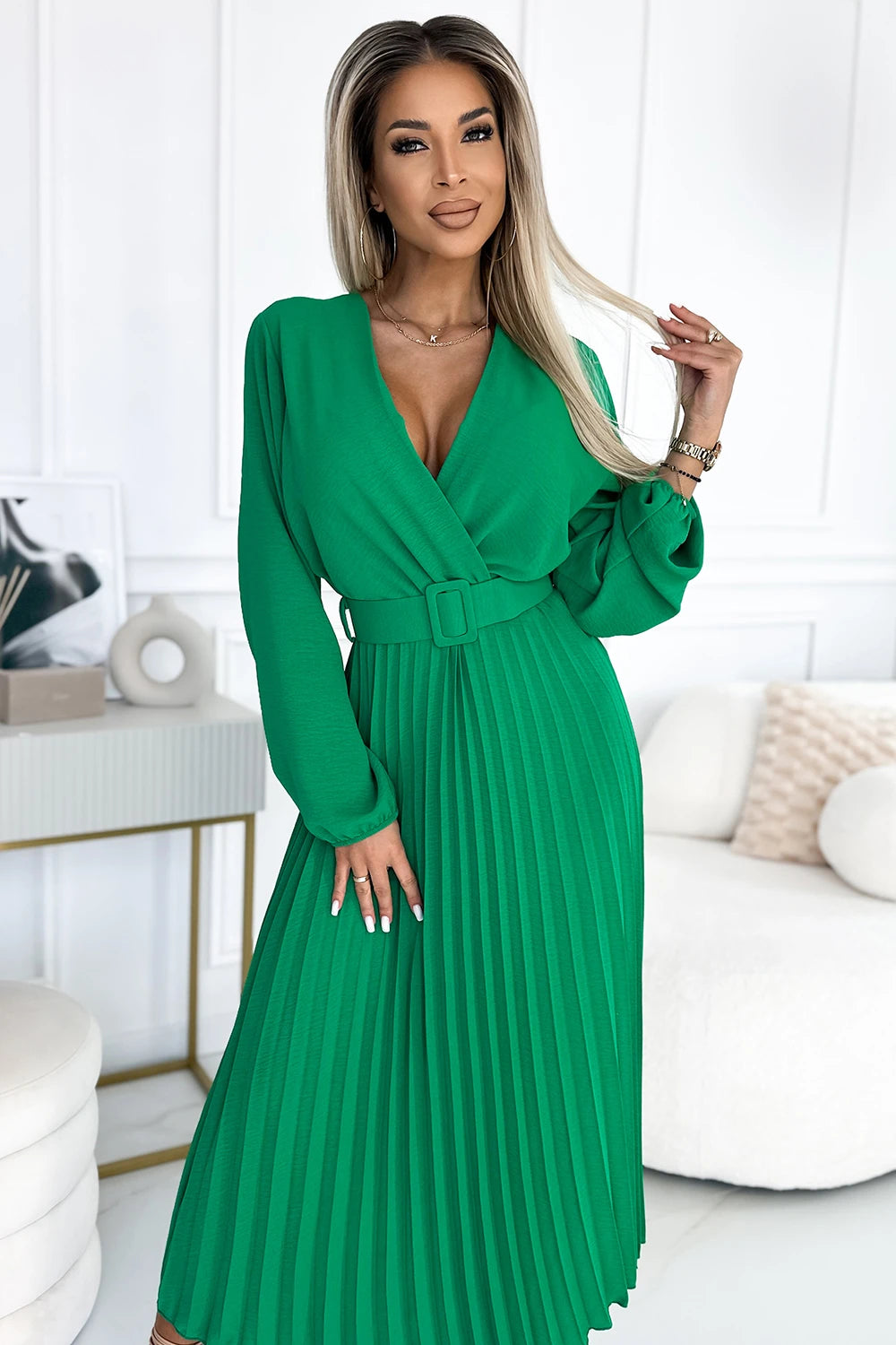 VIVIANA Pleated midi dress with a neckline, long sleeves and a wide belt – Light Green
